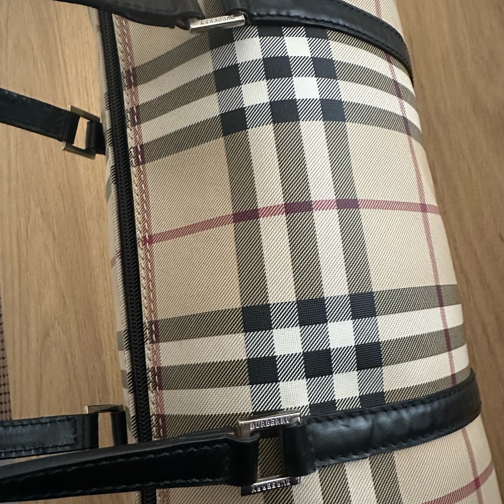 Burberry House Check Barrel bag black with dustbag - Picture 5 of 14